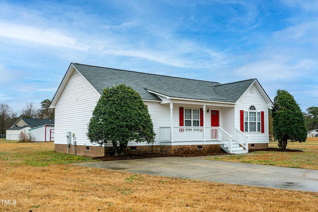 single story home featuring a front lawn and covered porch