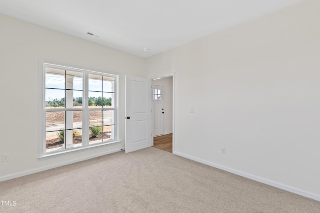 view of carpeted spare room