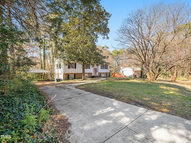 view of front of house featuring a front yard