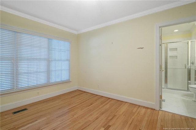 unfurnished room with crown molding and light hardwood / wood-style flooring