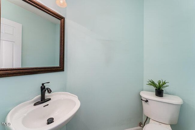 bathroom featuring sink and toilet