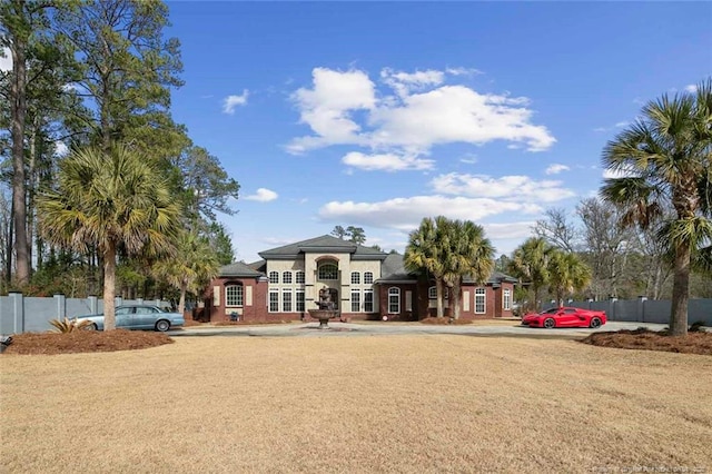 view of front of property with a front yard