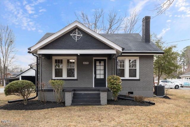 view of front of house with a porch and a front yard