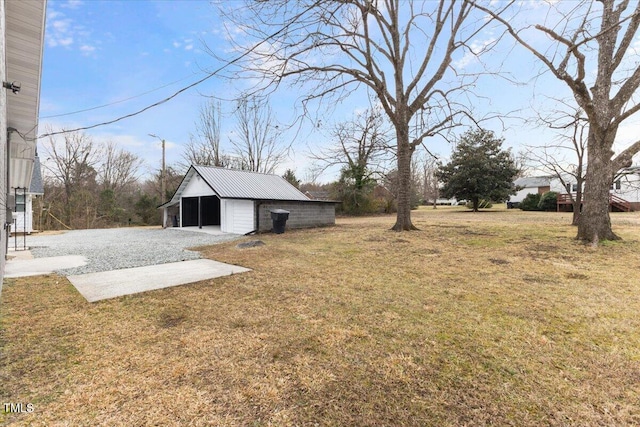 view of yard featuring a garage and an outdoor structure