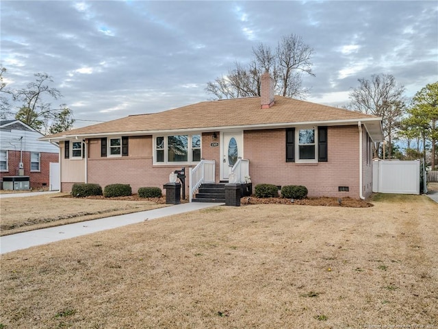 view of front of home with a front yard