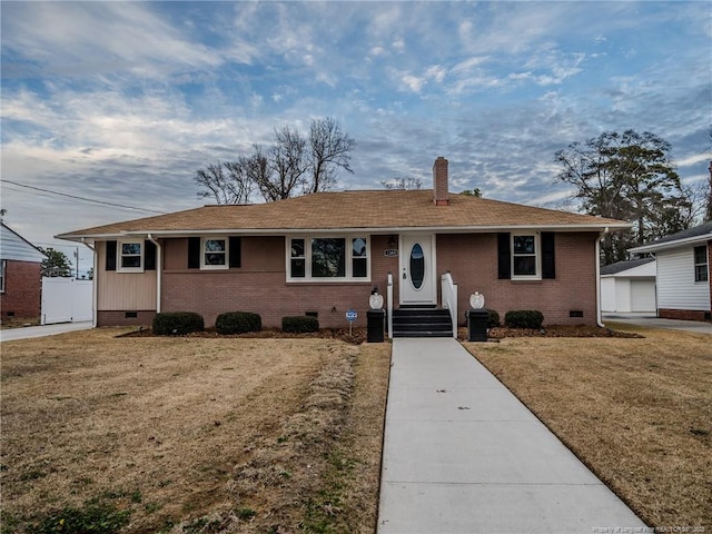 view of front of home featuring a front lawn