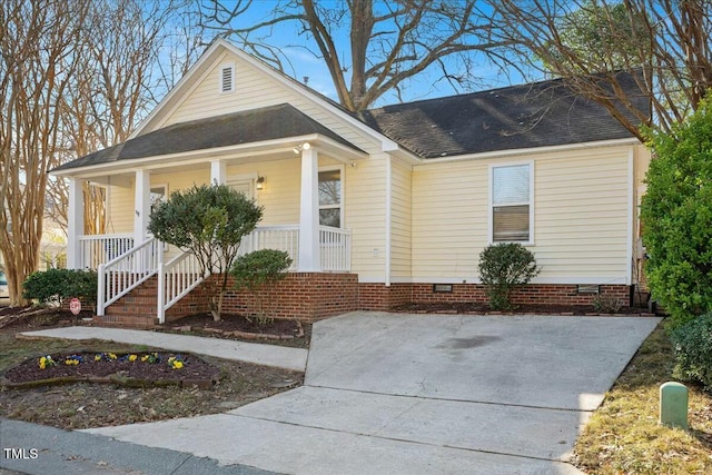 view of front of property featuring a porch