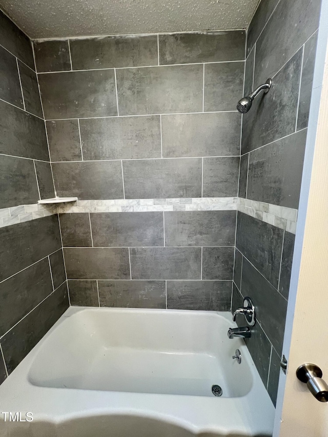 bathroom featuring tiled shower / bath