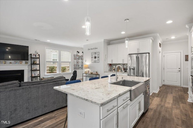 kitchen featuring dark wood-style flooring, appliances with stainless steel finishes, crown molding, and a sink