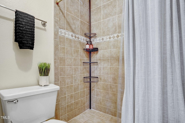 bathroom featuring curtained shower and toilet