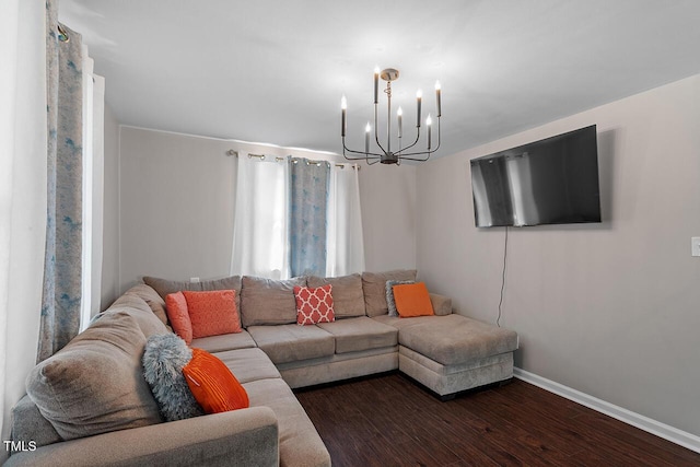 living room with dark wood-type flooring and an inviting chandelier