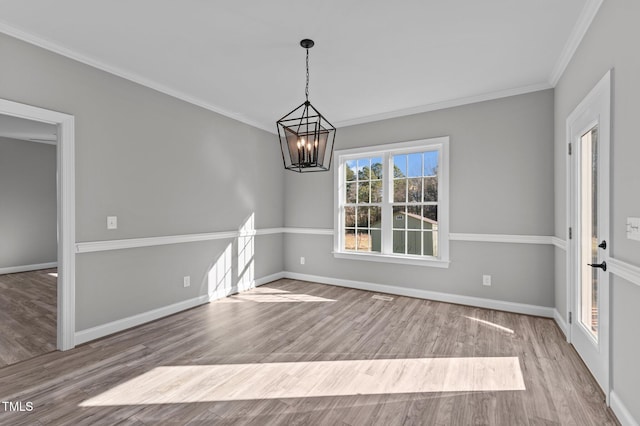 unfurnished dining area with crown molding, light hardwood / wood-style floors, and a notable chandelier