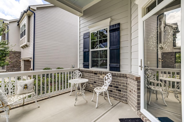 balcony featuring covered porch