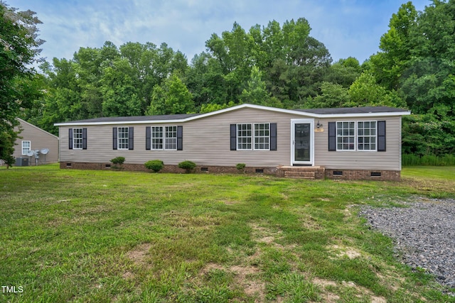 manufactured / mobile home with a front lawn