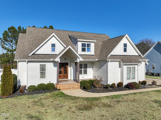 view of front of house with a front lawn