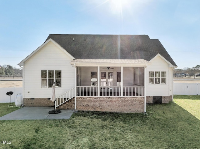 view of front of house featuring ceiling fan, a patio, a sunroom, and a front yard