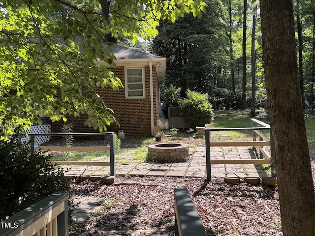 view of yard with a fire pit