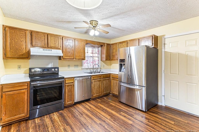 kitchen featuring ceiling fan, appliances with stainless steel finishes, sink, and dark hardwood / wood-style flooring