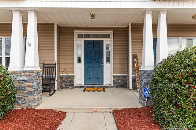 entrance to property featuring covered porch