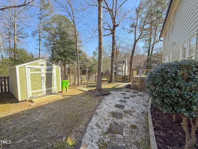 view of yard with a shed