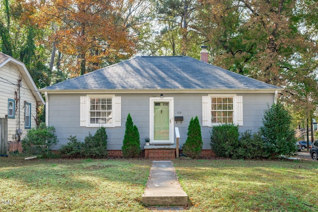 view of front of house with a front lawn