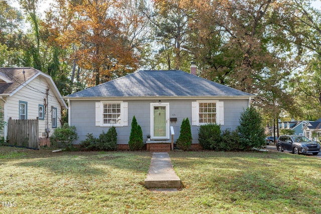 ranch-style house featuring a front lawn