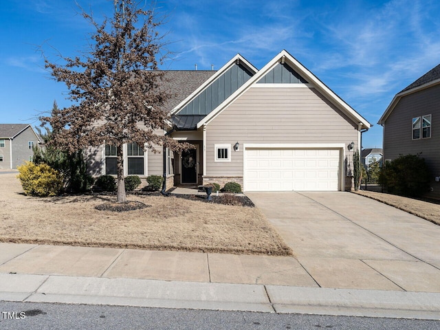 view of front of property featuring a garage