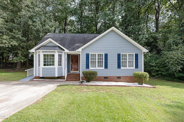 ranch-style home featuring a front lawn