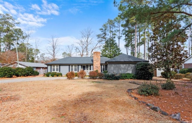 single story home featuring a front yard