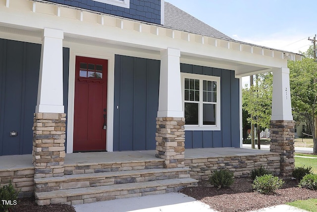 property entrance featuring a porch