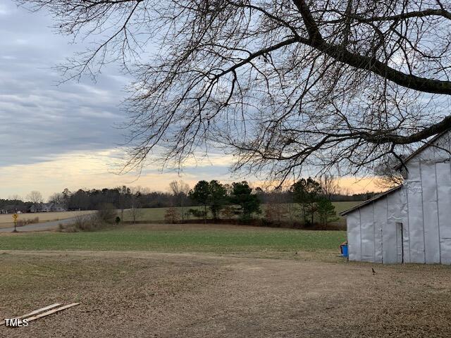 view of yard at dusk