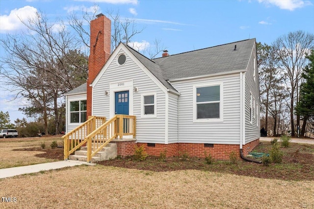 view of front of property featuring a front lawn