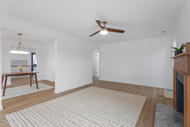 living room featuring crown molding, hardwood / wood-style floors, and ceiling fan