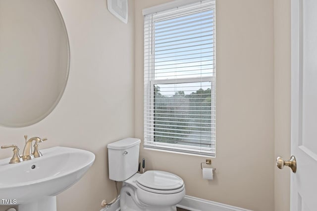 bathroom featuring toilet and sink