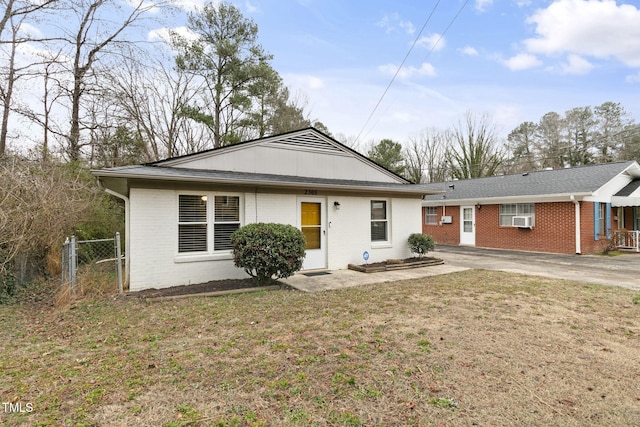 view of front of home featuring cooling unit and a front lawn