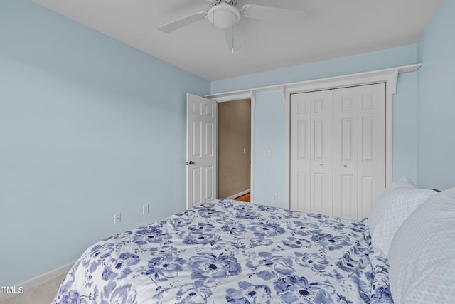 bedroom featuring carpet floors, ceiling fan, and a closet