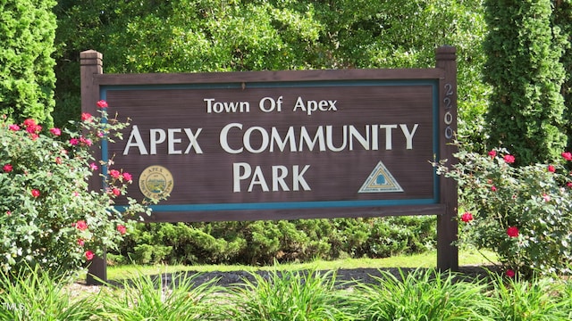 view of community / neighborhood sign