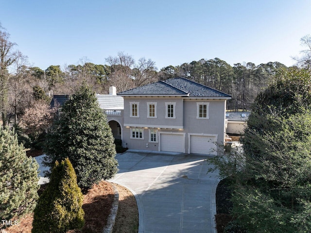 view of front facade featuring a garage