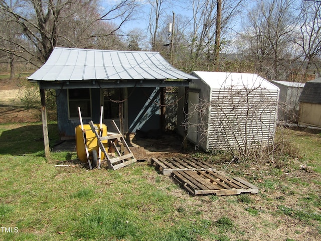 view of outdoor structure featuring an outdoor structure