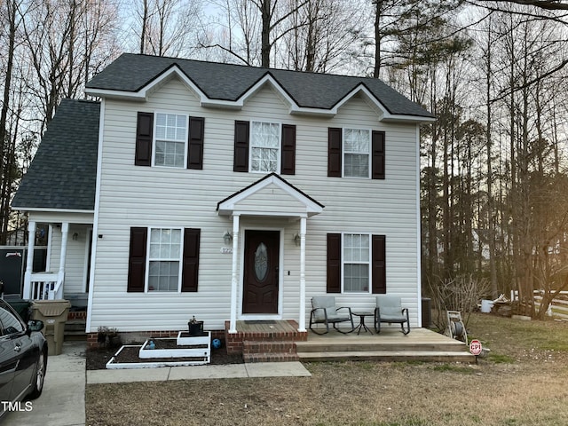 view of front of house with a front yard