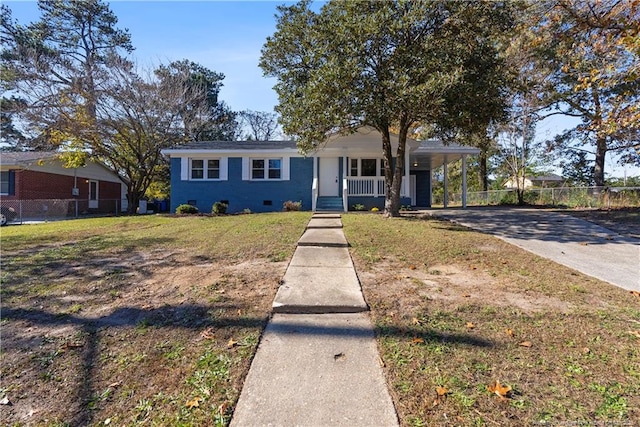 view of front of property featuring a front lawn and a carport