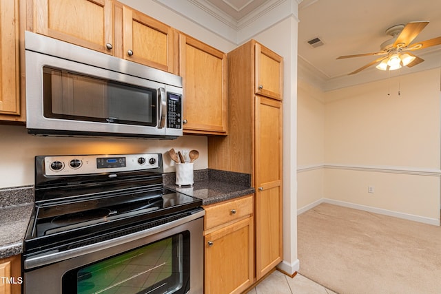 kitchen featuring crown molding, light colored carpet, stainless steel appliances, and ceiling fan