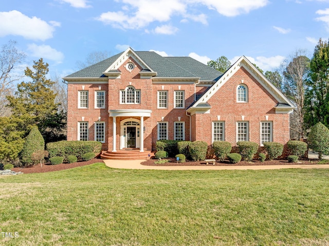 view of front of home featuring a front yard