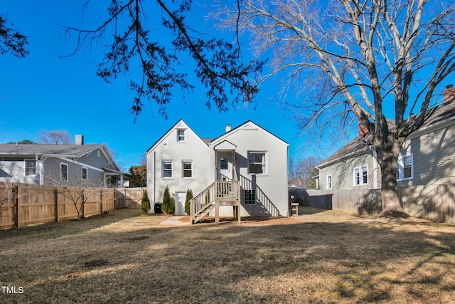 back of house featuring a lawn