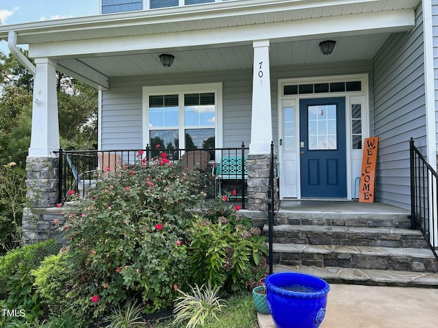 property entrance featuring a porch