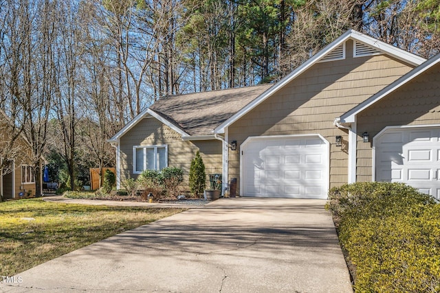 view of front of home featuring a garage and a front yard