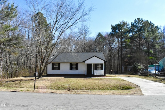 view of front of home with a front yard