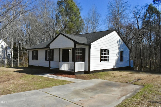 single story home with a front yard and covered porch