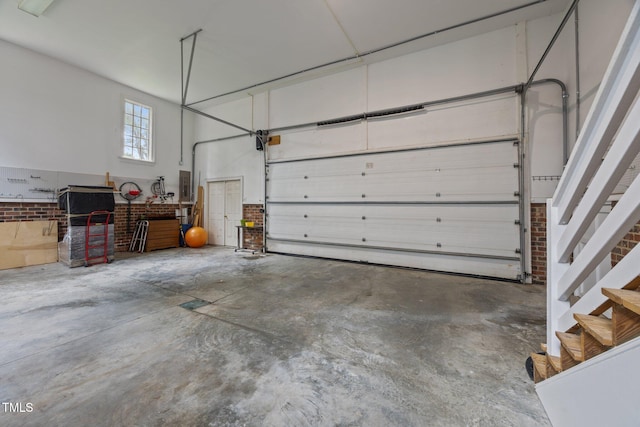 2035 Stuart Ct, Burlington, NC 27215 - view of garage