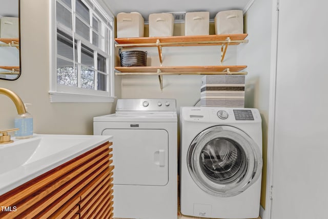 laundry room featuring washer and clothes dryer and sink